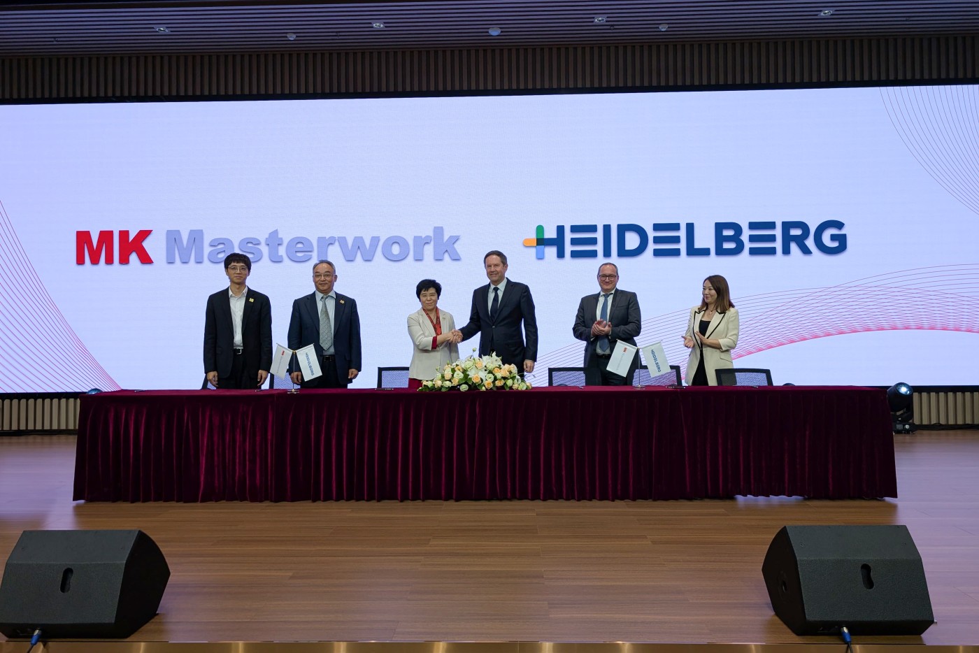 20251015_HDM_MK_Handshake