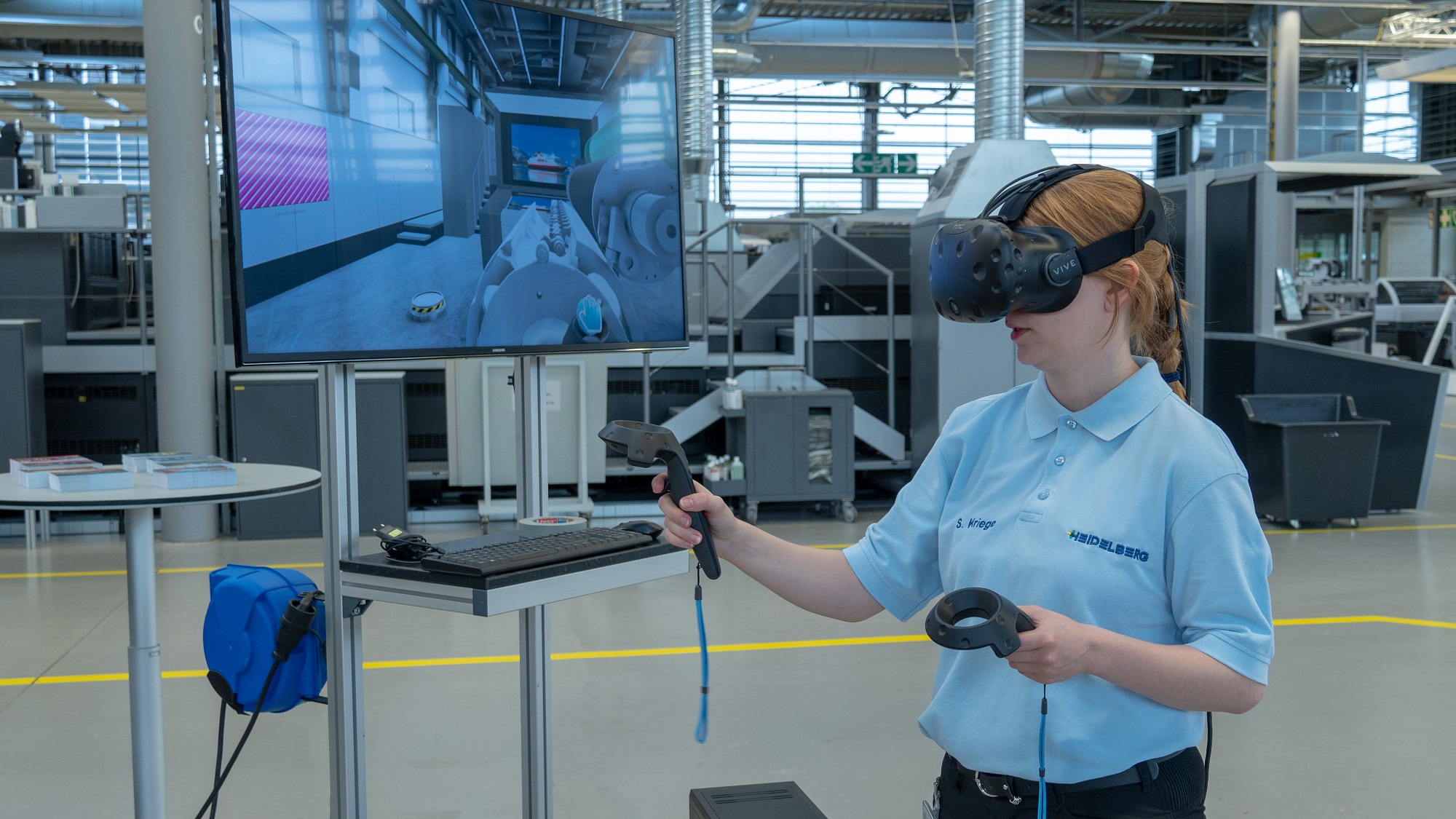 Телефон центра подготовки. VR тренажеры на производстве. Виртуальная реальность в образовании. Персонал в виртуальной реальности. VR технологии в образовании.