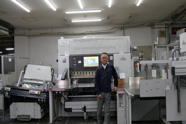 自動化で競争力を高め、効率的で安定した生産体制を築く<br>プリネクトワークフロー、ポーラー全自動断裁システムPACE