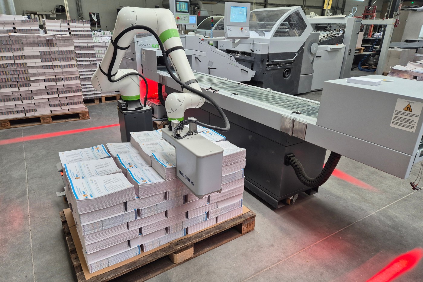 ArtDruk_Stahlfolder_KH-82__robot_StackStacker